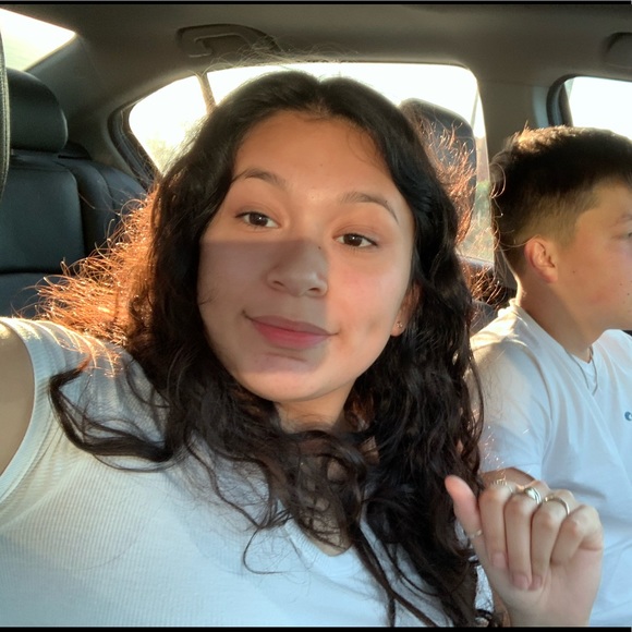 Meet your Posher, Stephanie - Picture 1 of 1